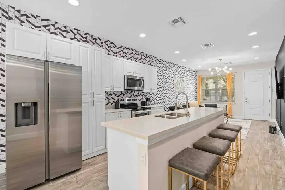 Super Epic- Sleeps 32 TWO Separate Townhomes