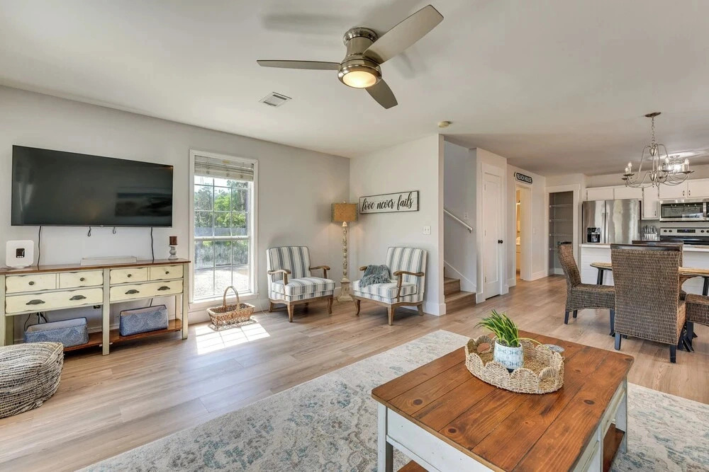 Walk to Ocean & Eats: Santa Rosa Beach Cottage
