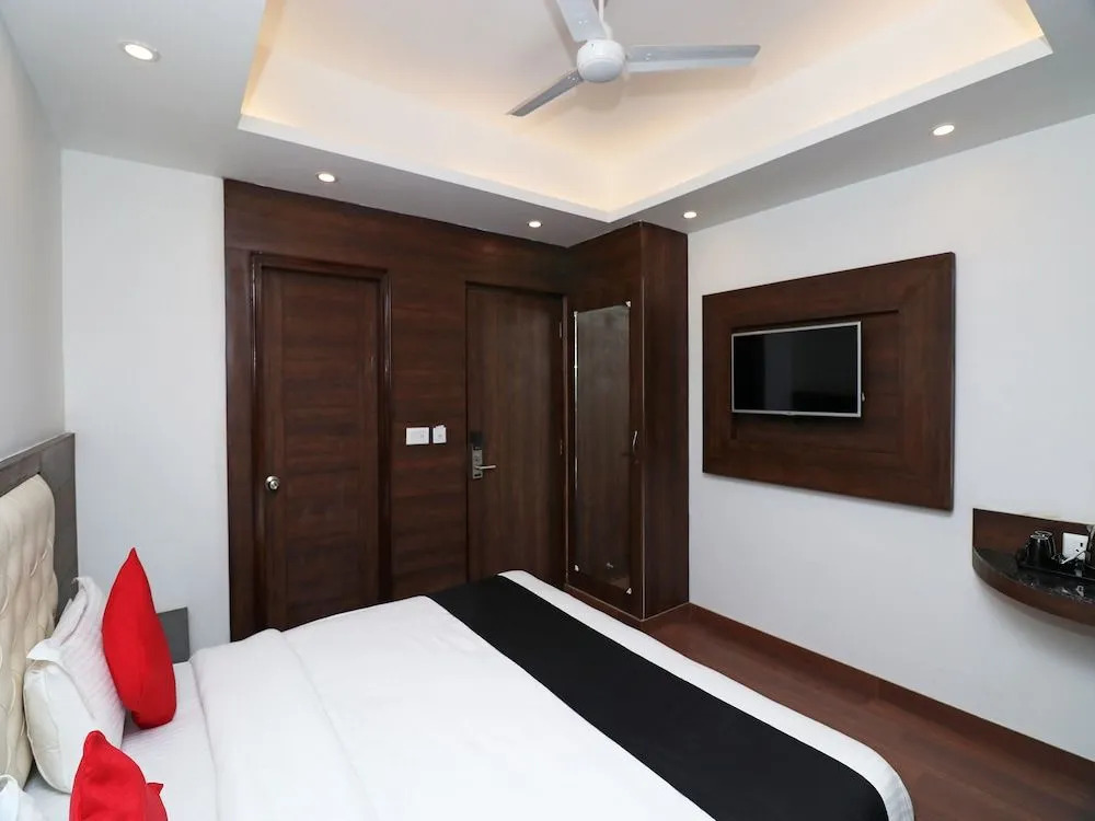 Capital O 26634 Grand Sm Regency