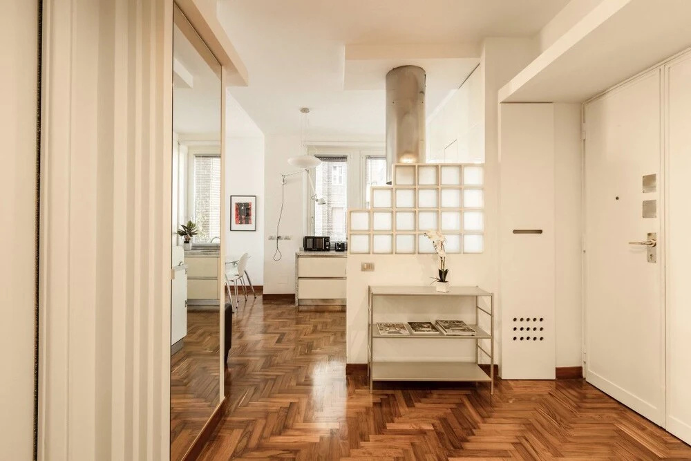 Quiet and Bright 2 Beds in a Great Area