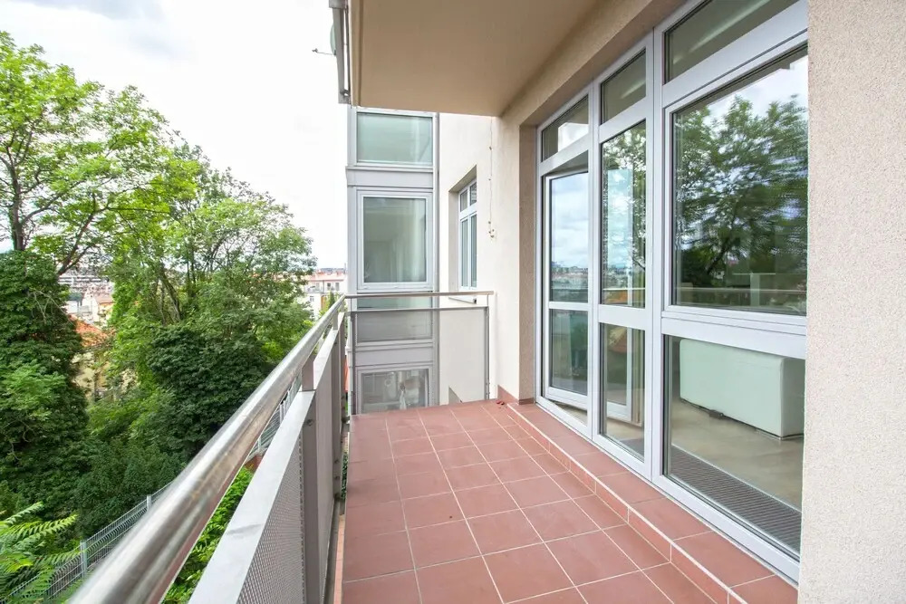 Luxurious apart.with swimming pool
