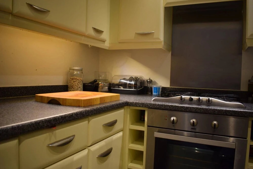 1 Bedroom Clapton Flat With Balcony