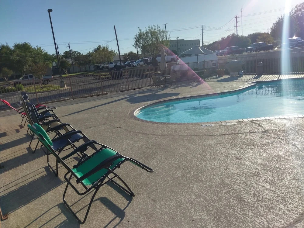 Windcrest Inn and Suites