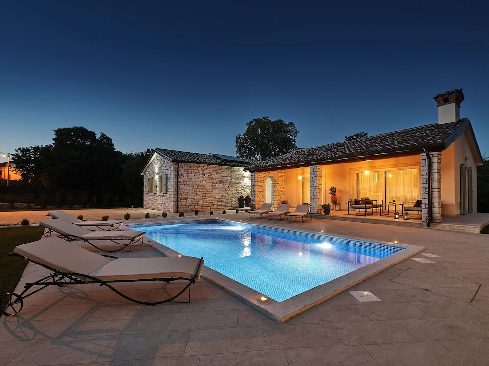 Detached Villa With Cozy Outdoor Kitchen And Swimming Pool Near Groznjan