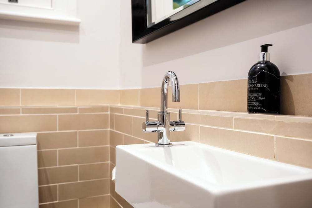 Beautiful 5 Bedroom Home in Evesham