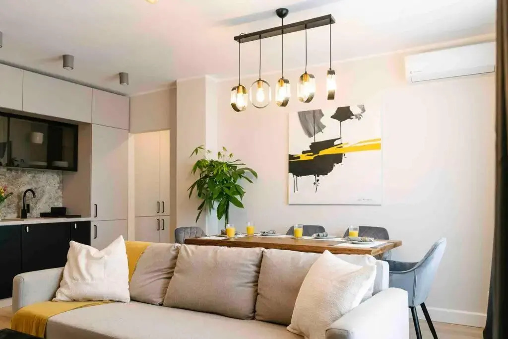 Bright 2BR Flat - Top Location - Green Views