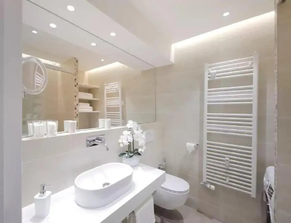 ★ Exclusive Central Apartment ★ FREE Garage ★