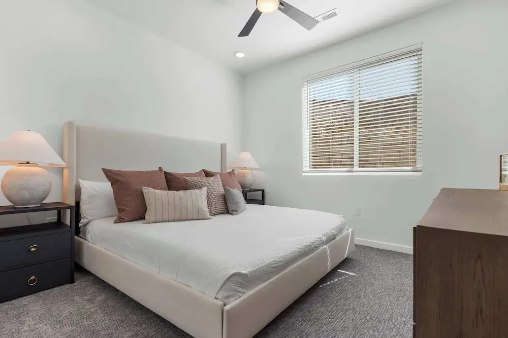 Brand New! Desert Cliff Sleeps 20 Guests!