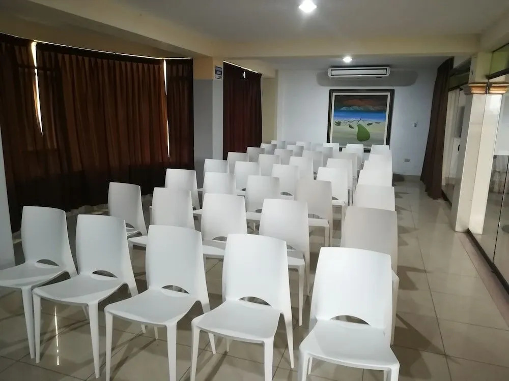 Rizzo Plaza Hotel