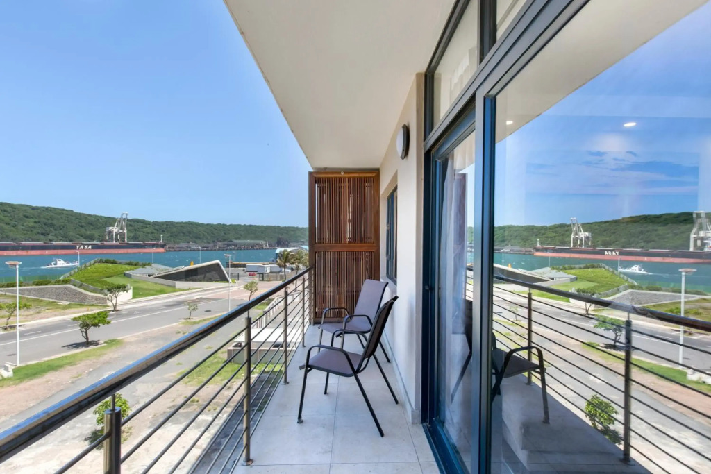 uSHAKA WATERFRONT - OUTSTANDING OPEN OUTLOOKS