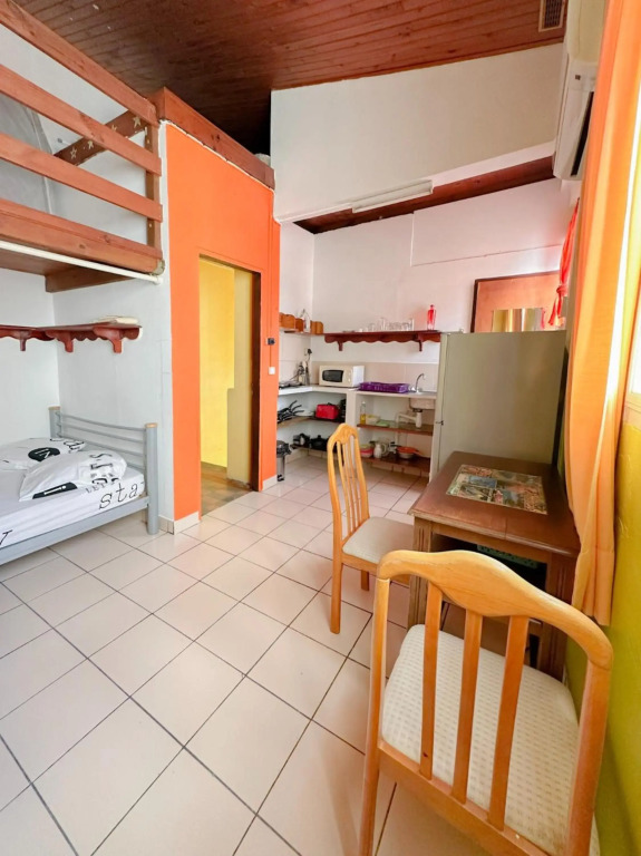 Studio avec vue sur la ville balcon et wifi a Fort de France a 1 km de la plage