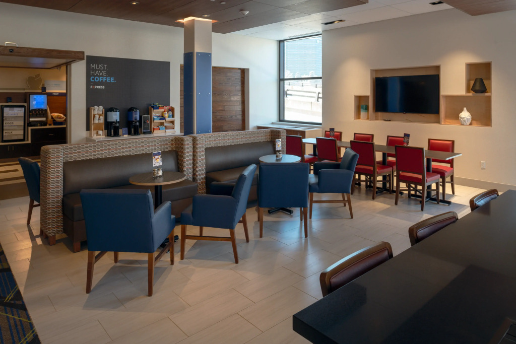 Holiday Inn Exp Stes Dtwn Arts District