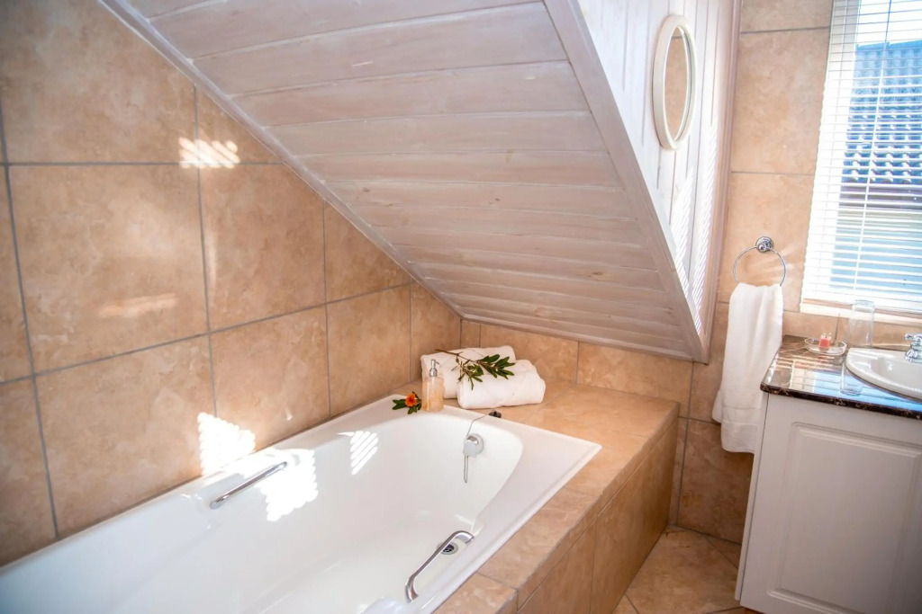 Pezula Magic Retreat - 4 Bedroom Lagoon View Home
