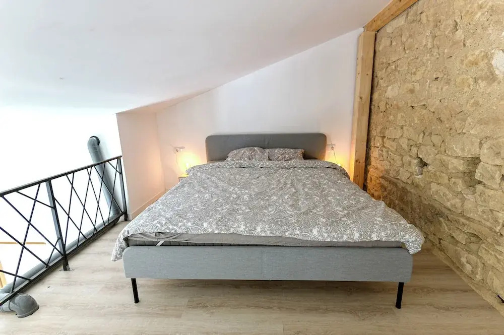 Soho Boho Apartments - with sunny rooftop terrace and fiber optic internet