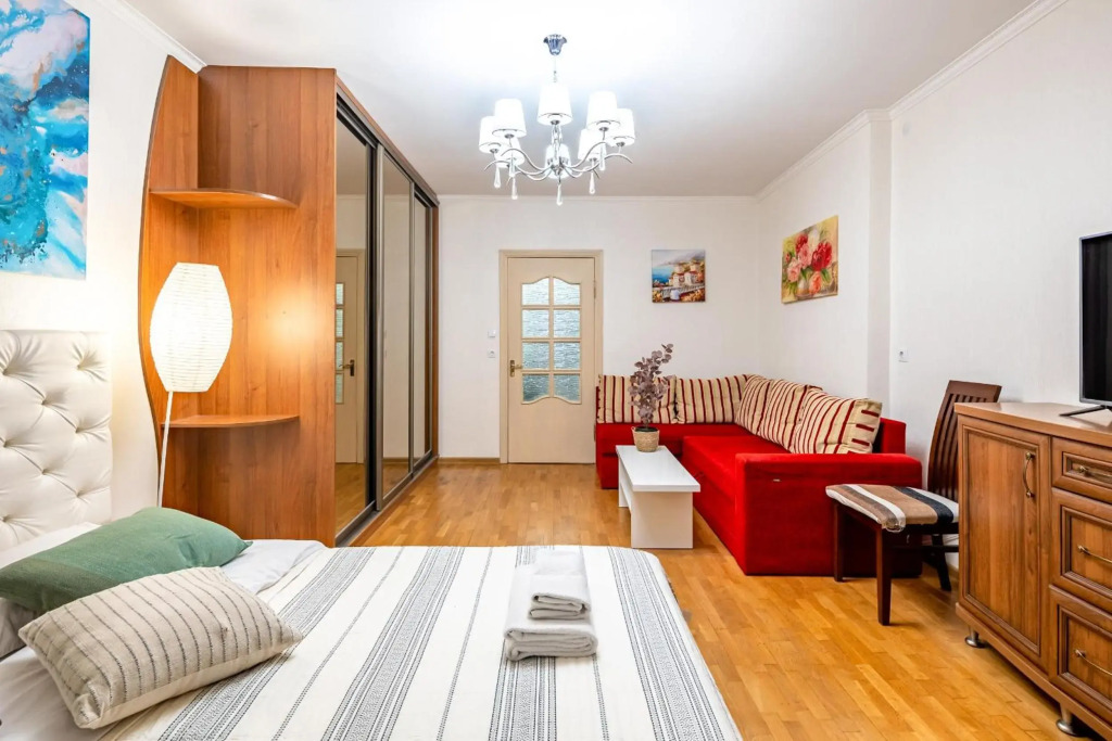 Just another comfy apartment on the main squere. 2 bedrooms, own heating, AC