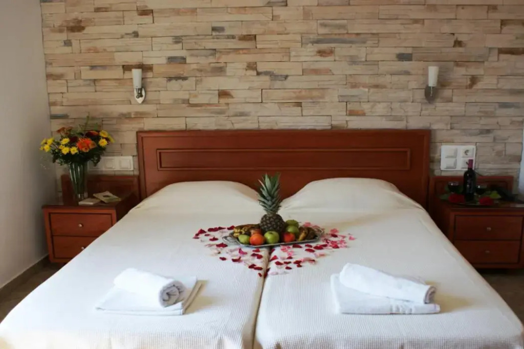 Plaka Hotel I