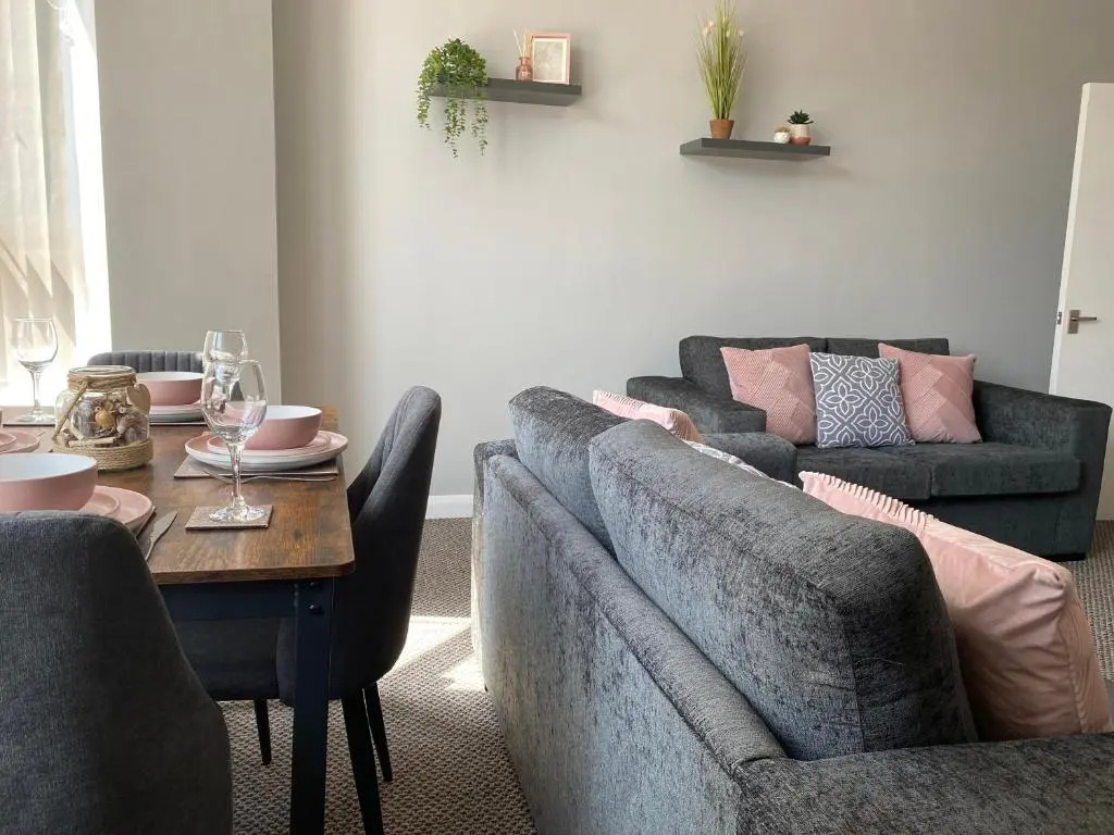 Blackpool Sleepover Apartment 2 Free Parking Sleeps 6