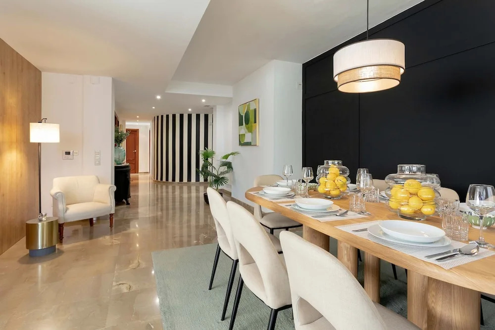 Luxury Apartment in City Center Puerta Real II