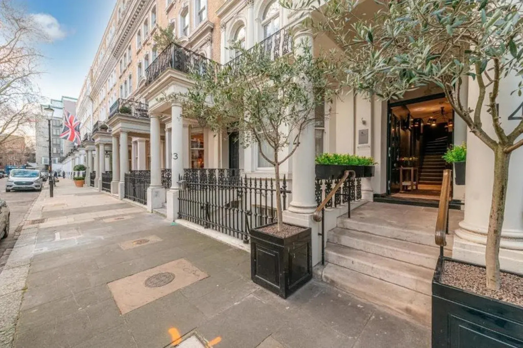 Claverley Court Apartments Knightsbridge