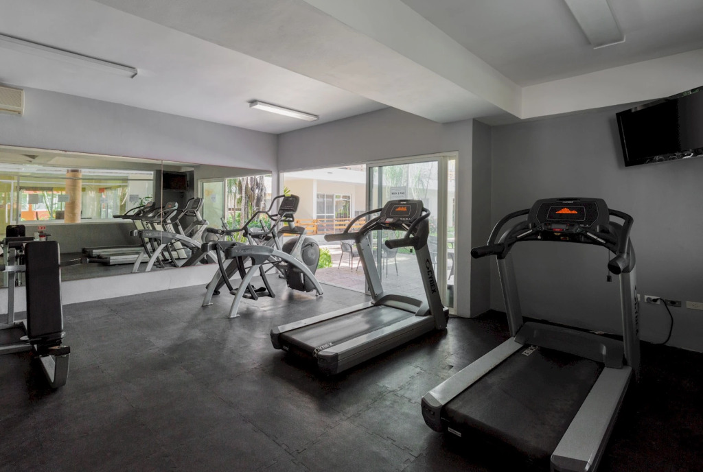 Stunning 3BR PH | Great Amenities & GYM | Best WiFi | 2 Stories