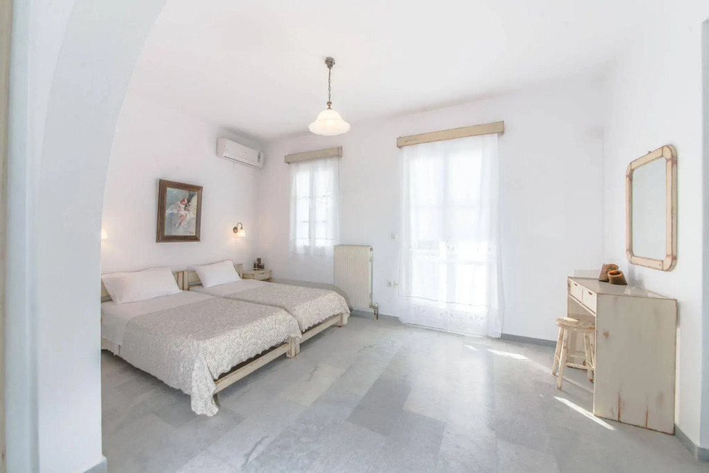 Fragias Studios & Apartments