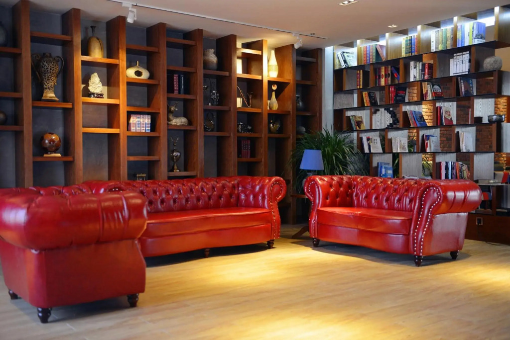 James Joyce Coffetel Qinhuangdao Railway Station