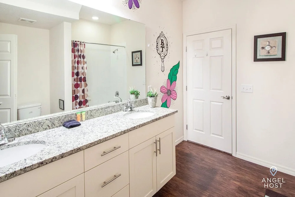 Unique Inspiration-themed Townhome Near Disney!