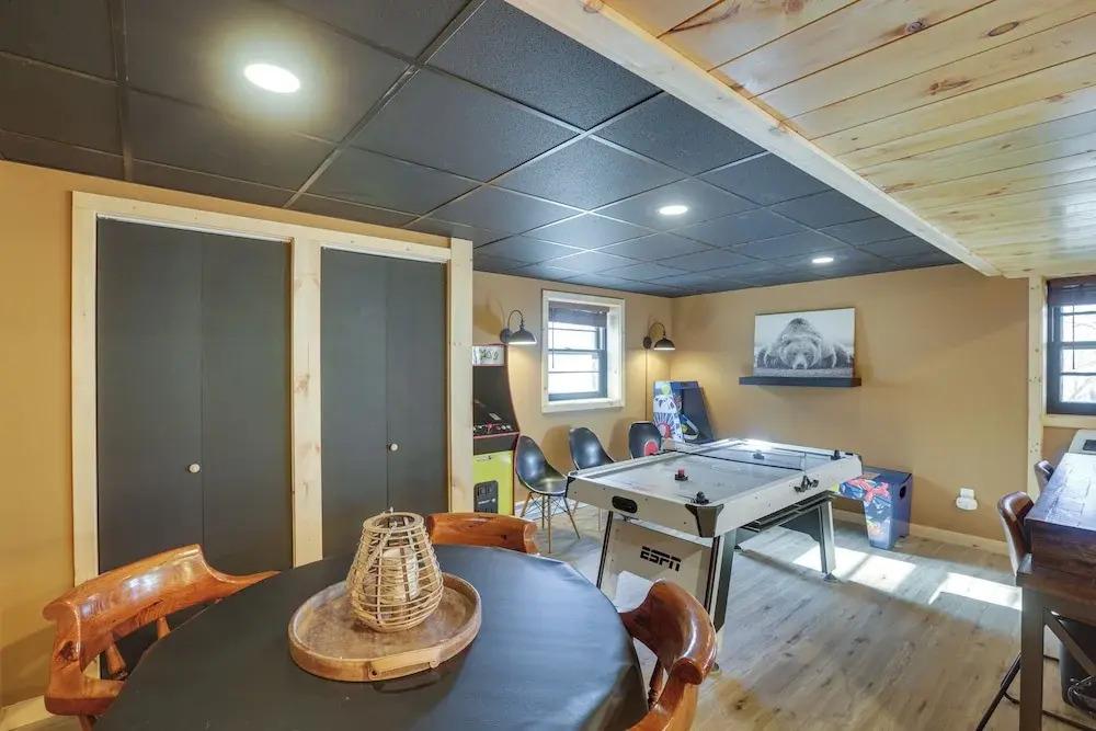 Deep Gap Cabin w/ 2 Decks & Community Amenities!