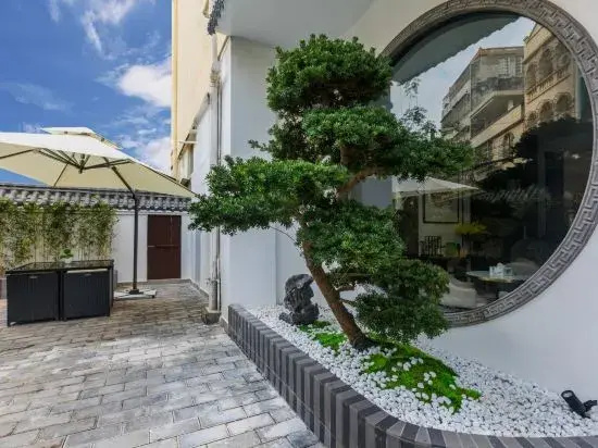 Beihai Bainian Hotel (Beihai Old Street)