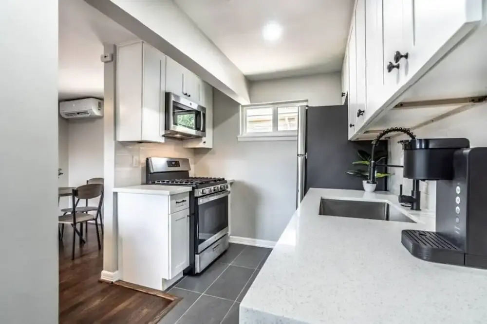 Stylish 1BR Urban Retreat