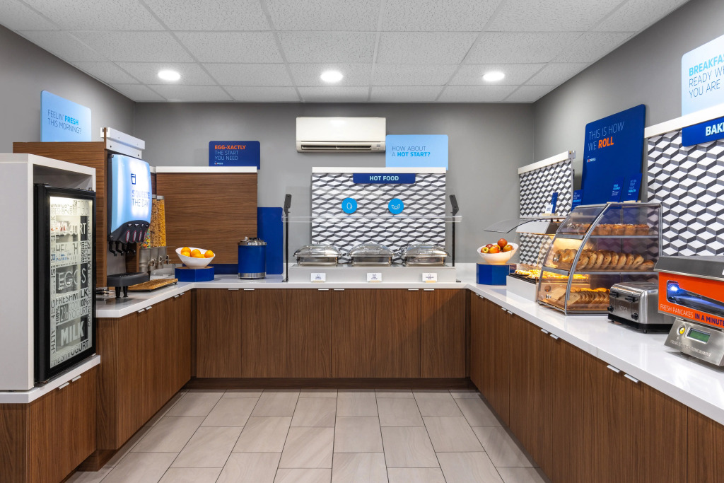 Holiday Inn Express & Suites Sacramento NE Cal Expo by IHG