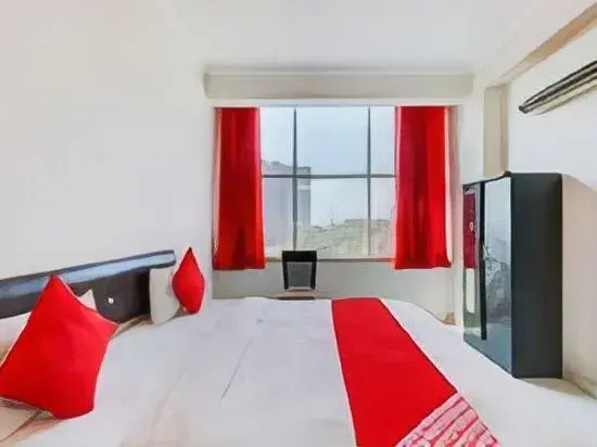 Hotel Amaira by OYO Rooms