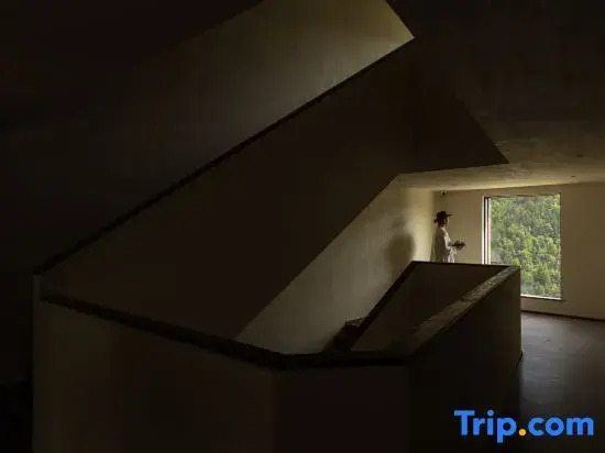 Shanshangshan • Yunyang Resort (Shuangqiao Valley Scenic Area)