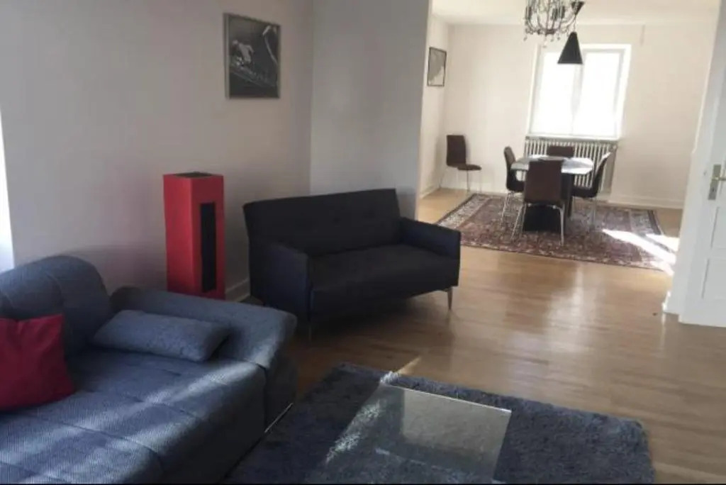 Charmant appartement avec terrasse dans villa