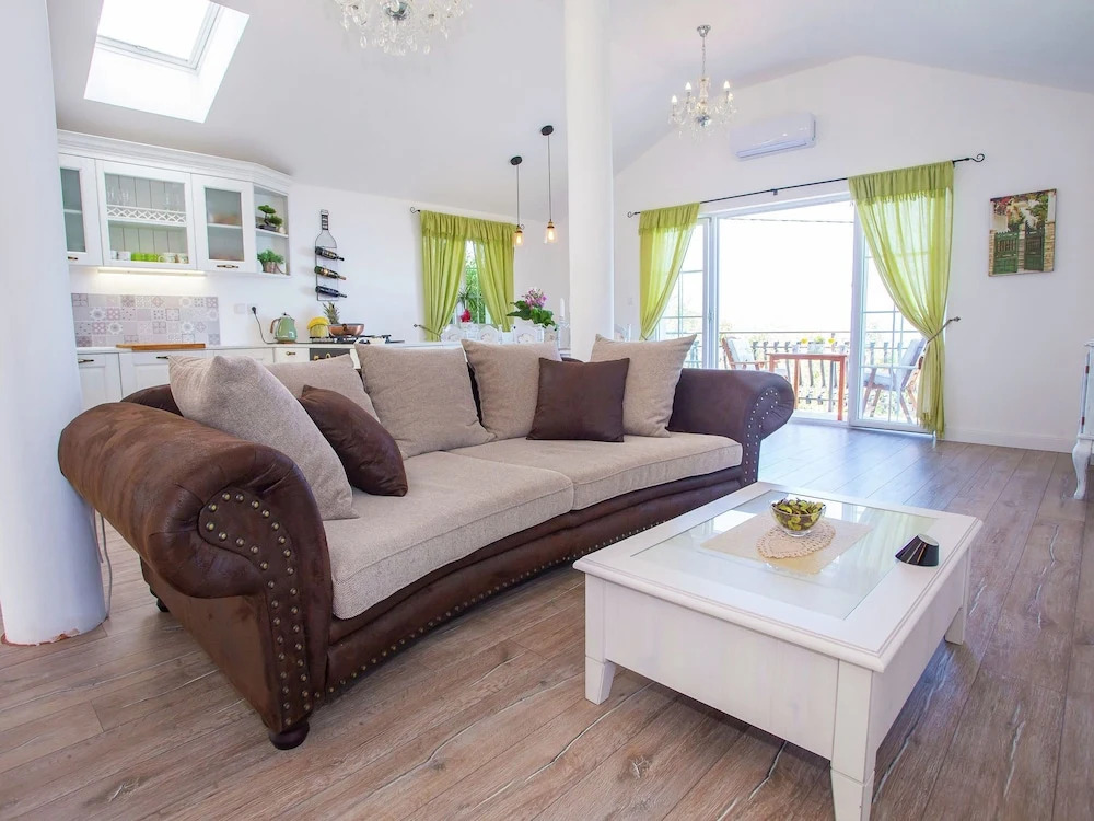Beautiful villa with sea view and pool located near Opatija