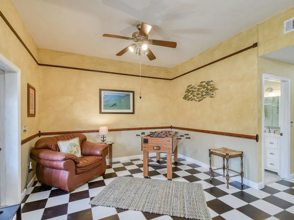 Snowbird Availability! Ocean Street By Beach 4 Bedroom Home
