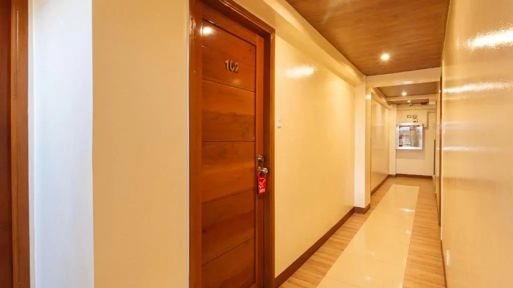 RedDoorz Plus near Uptown BGC Mall