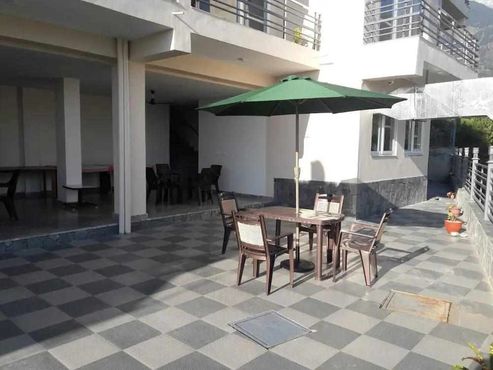 SERENE SUITES