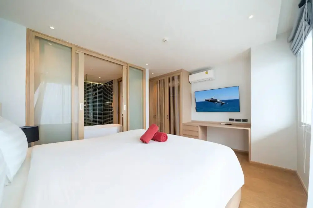 Sea View Chic Design 2BR Karon Condo 16C