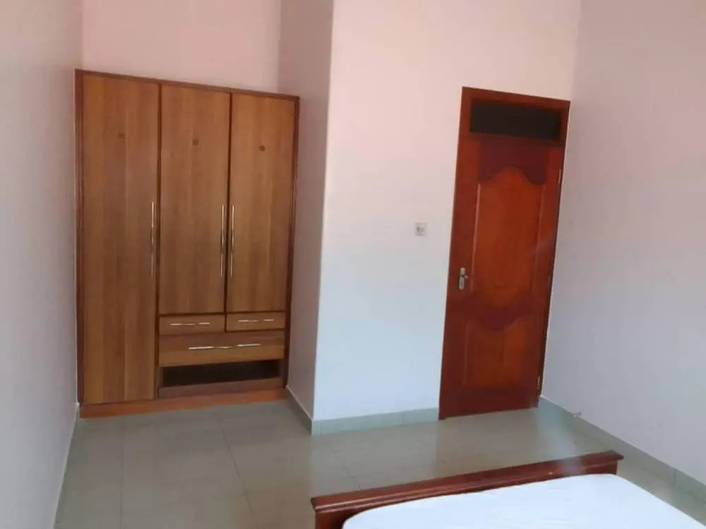 House - Kampala - 6 Bedrooms - Parking - Garden