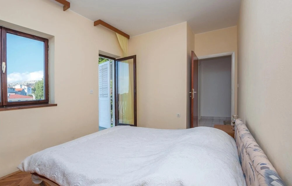 Beautiful Home in Zaboric With Wifi and 3 Bedrooms