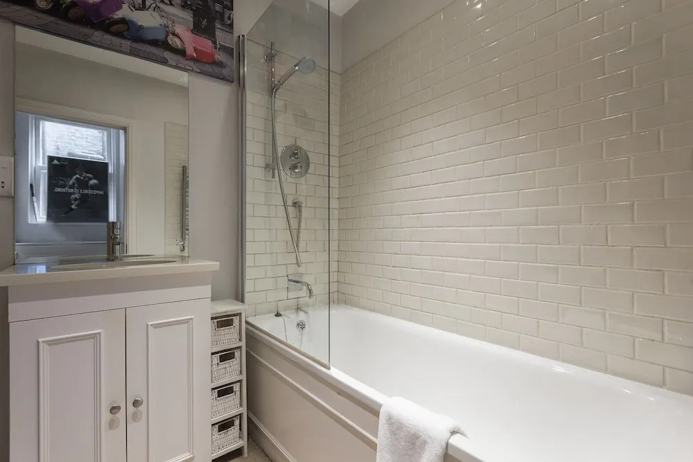 1 Bedroom Garden Flat In Clapham Common