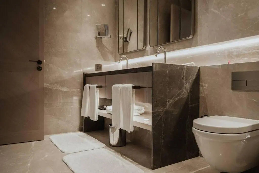 Serviced Luxurious 3+1 in Address Emaar Square