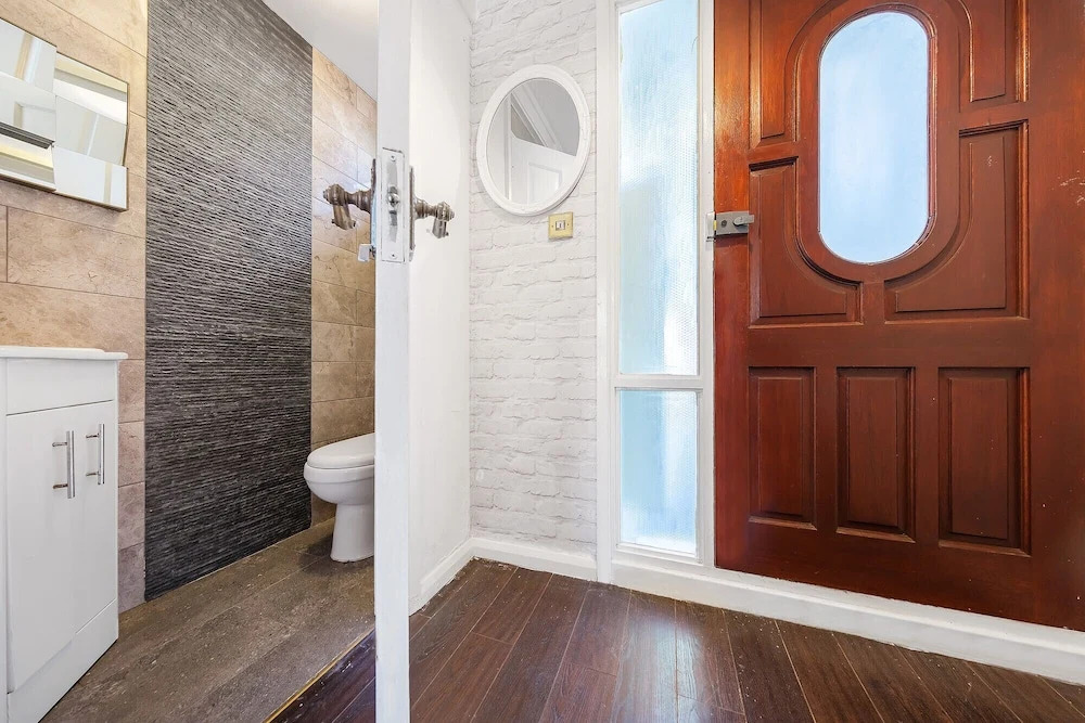 Canton Street - Deluxe Guest Room 2