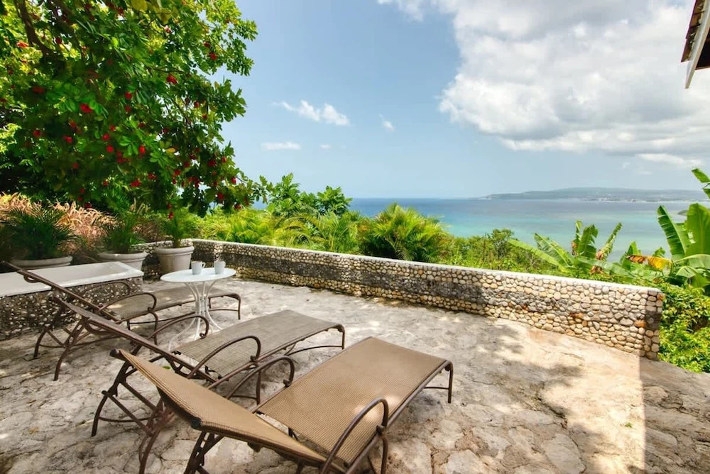 Luxury 8BR Hilltop Villa Sweeping Sea Views Private Pool