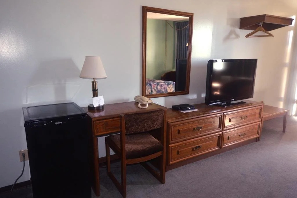 New Age Inn - Voyageur Motel