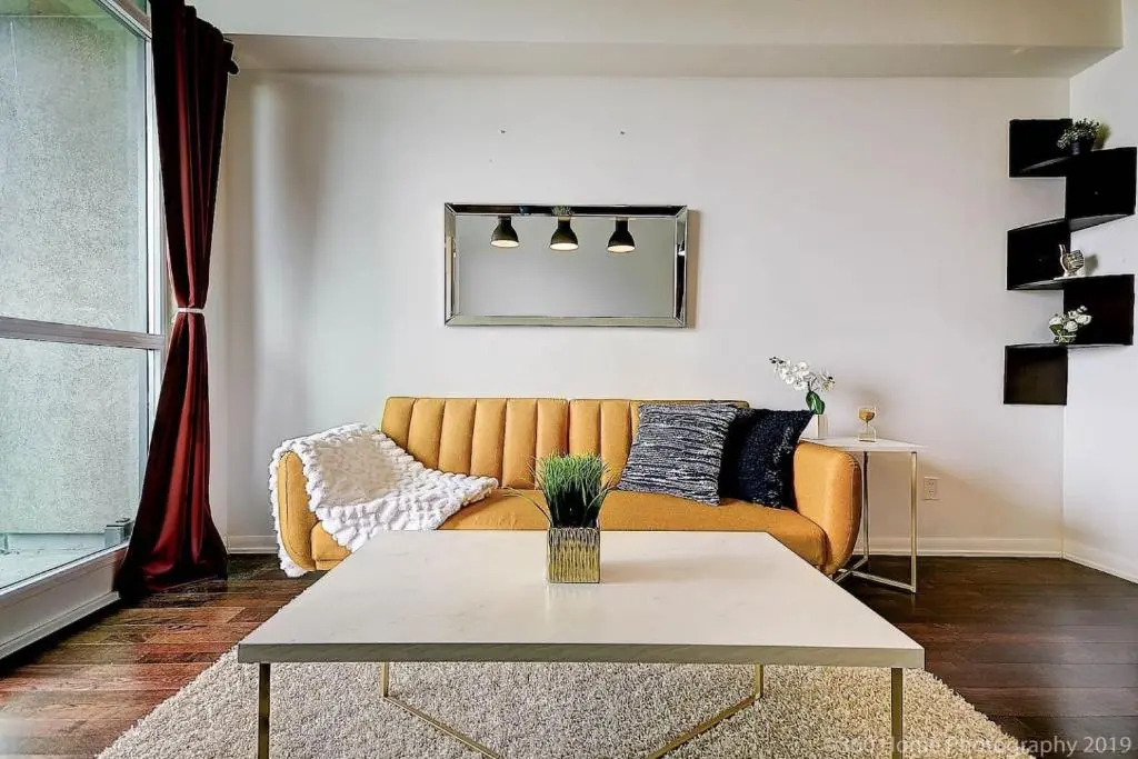 Instant Suites- Luxurious 1BR in Heart of Downtown with Balcony