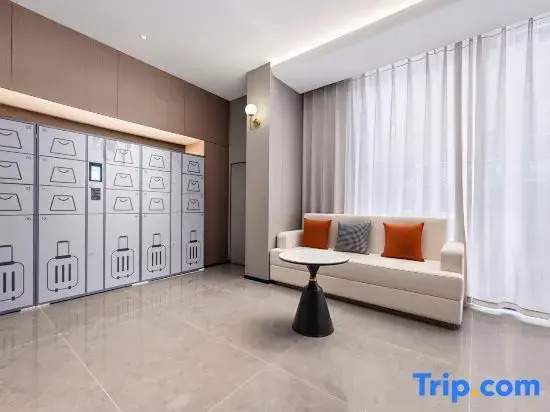 R ROYALSS HOTEL (Luohe Renmin Road Xintiandi Pedestrian Street Branch)