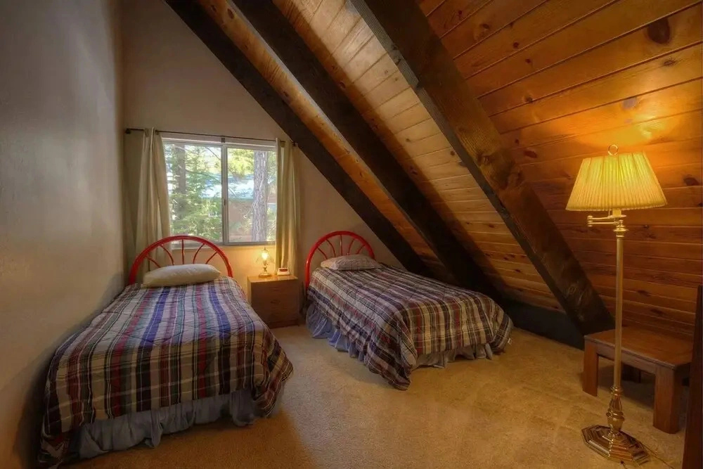 Great Value Chalet in the Woods by RedAwning