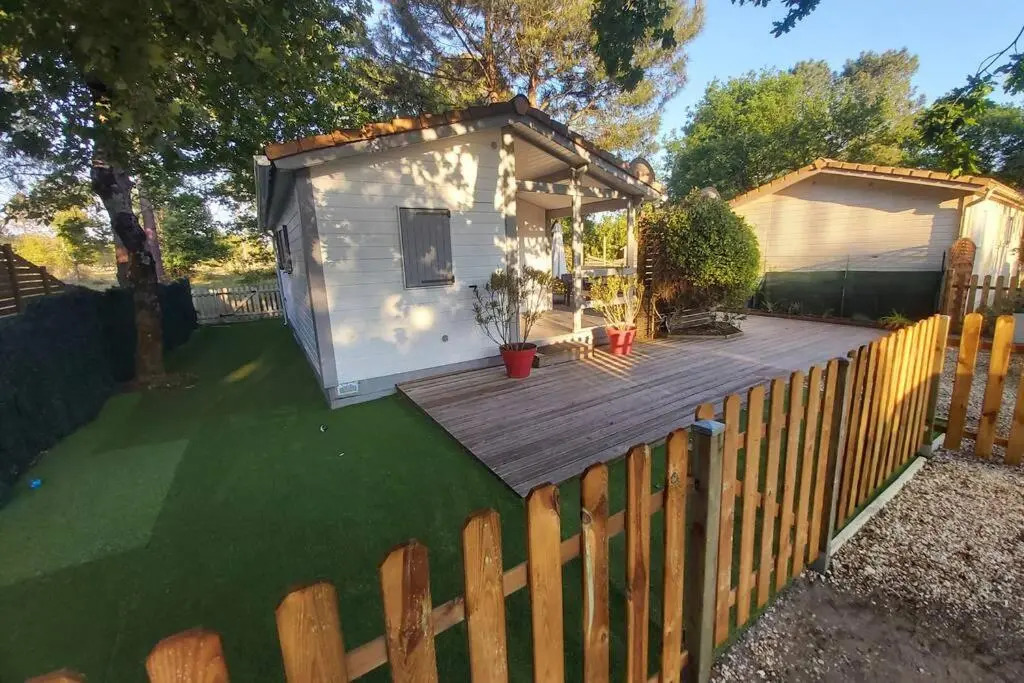 Chalet T3/clim/wifi/pkg/terrasse/15 min plages